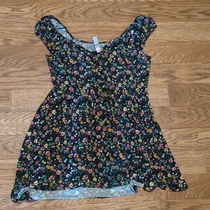 No Boundaries Black Tunic Top with Sleek Design